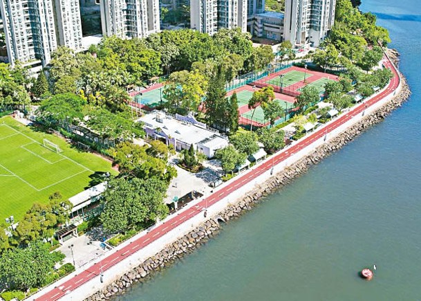 荃灣海濱公園及荃灣公園計劃進行改善工程。