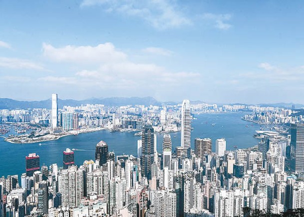 香港實行嚴厲防疫隔離政策，被指威脅其作為國際金融中心地位。
