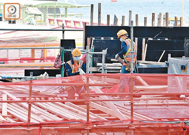 建造業議會連續3年豁免工人註冊證費用。