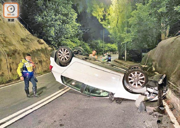 越線撼迎頭車  私家車撞反肚