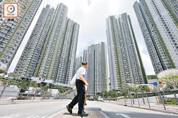 香港房屋短缺，市民上樓無期。