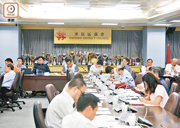 東區區議會下月舉行大會，補選正、副主席。