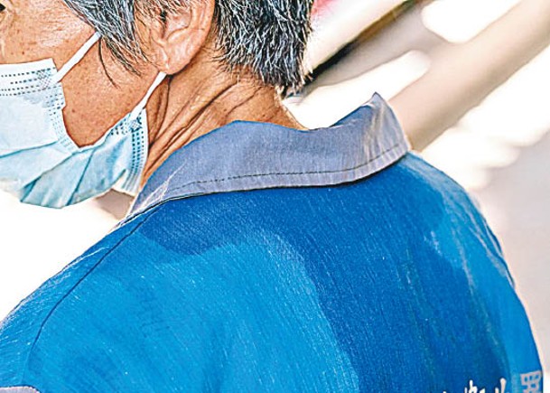 汗流浹背是不少清潔工的工作日常。（樂施會提供）