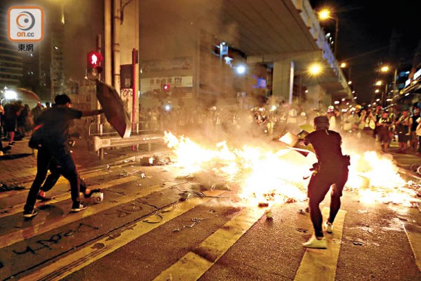 外交部列舉美國過去兩年干預香港並支持反中亂港勢力的事實清單。