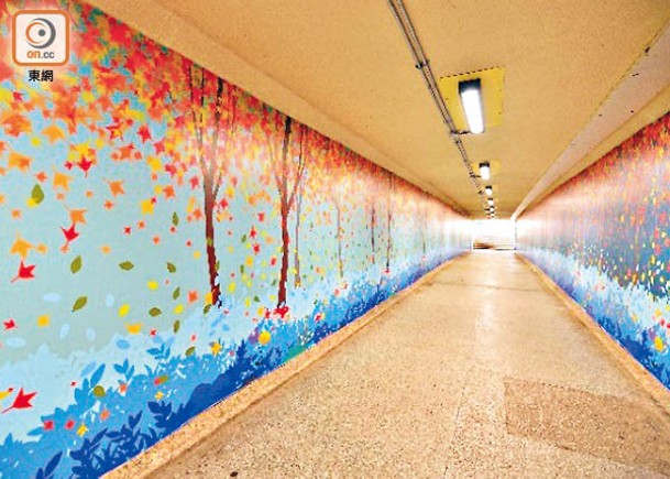 換上圖案牆紙的弼街行人隧道，令人耳目一新。