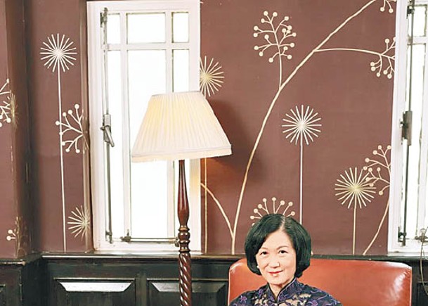 葉劉淑儀話旗袍嘅故事，某程度上亦反映香港近年盛衰。