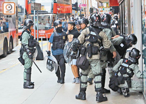 保安局指警方就反修例示威拘捕10,265人。