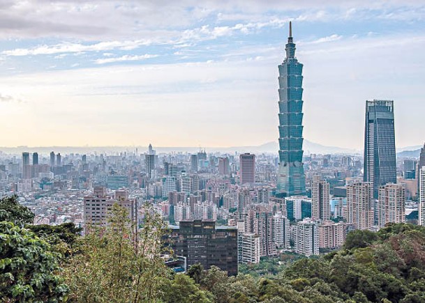 台灣擬放寬港澳專業人士申請當地延期居留，最長達一年。