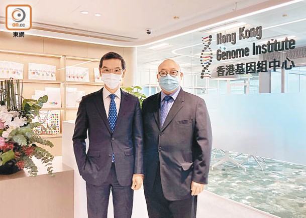 羅思偉（左）及鍾侃言（右）介紹香港基因組計劃。（洪紫嫣攝）