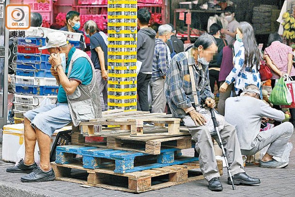 基層市民等上公屋，平均輪候時間需近６年。