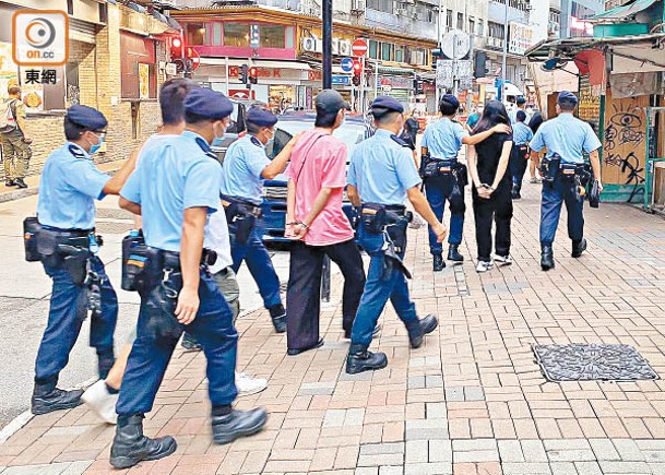 警巡查觀塘娛樂場所  4人展示假「安心出行」被捕