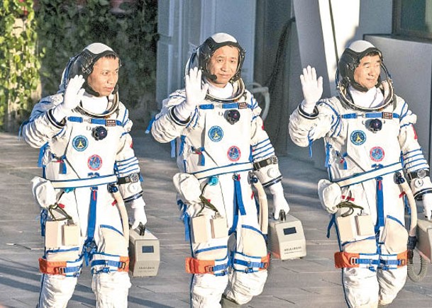 神舟十二號3名航天員上月完成任務返抵地球。