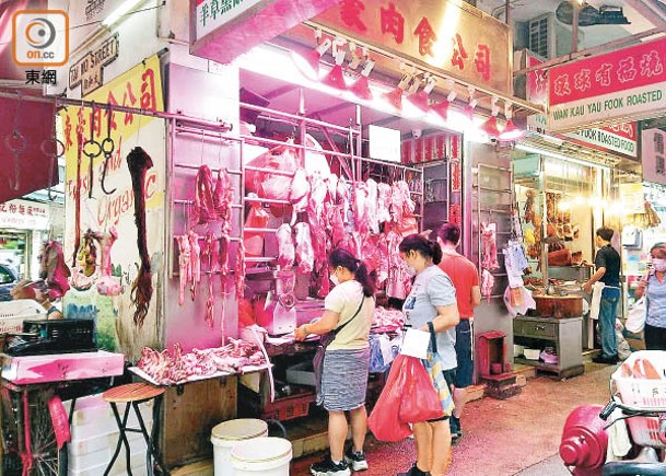 新鮮牛肉昨日起加價，販商擔心生意流失。（容惠玲攝）