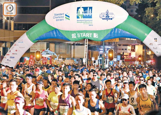 闊別兩年的渣打香港馬拉松今日開跑。