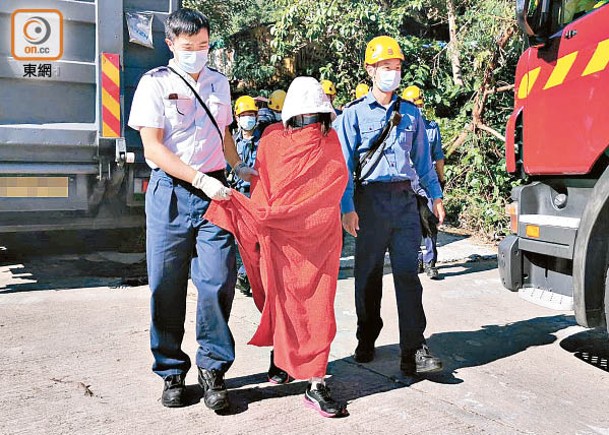 打卡失足跌落瀑布  行山女一度失蹤