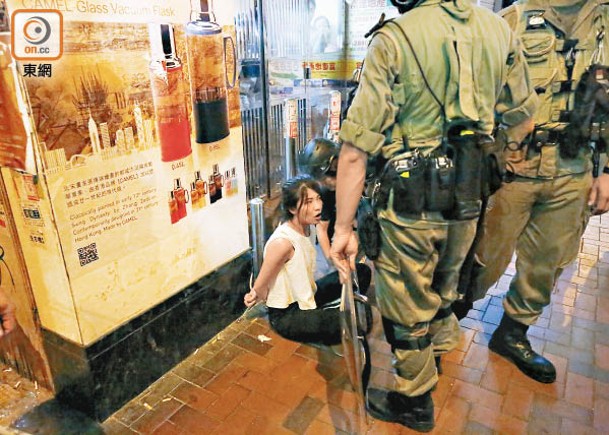 仇栩欣（左）涉嫌襲警案判決惹起爭議。