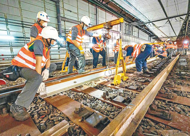 港鐵東鐵綫過海段昨日進行第7次新軌道接駁工程。（受訪者提供）