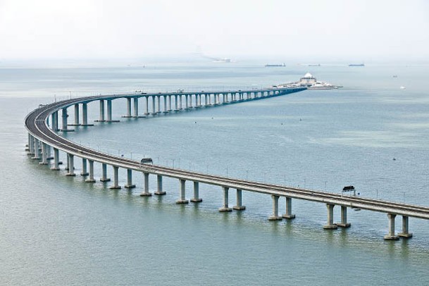 合資格港人可經港珠澳大橋往返內地。