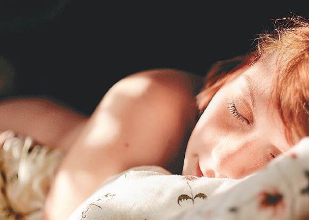 研究指每日宜睡5.5至7.5小時。
