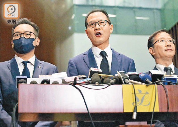 郭榮鏗（中）貼文回顧DQ4一周年，但兩位前黨友楊岳橋（左）及郭家麒（右）則因涉35+初選案而被還押超過半年。
