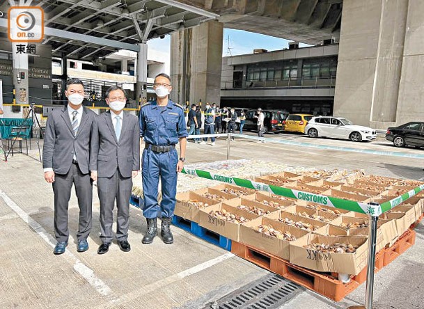 呂少輝（左起）、鄭德喜及黃智輝交代案情。（曾志恒攝）