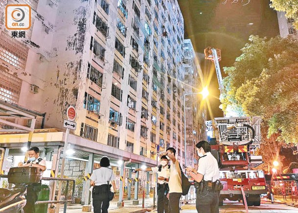 9月：白田邨火災釀1死12傷悲劇，警方其後拘捕涉事的泰裔女戶主及其男友。