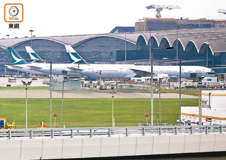 國泰指正整合下月客運航班，包括取消部分前往香港的客機。