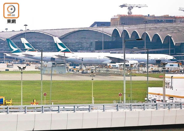 國泰指正整合下月客運航班，包括取消部分前往香港的客機。