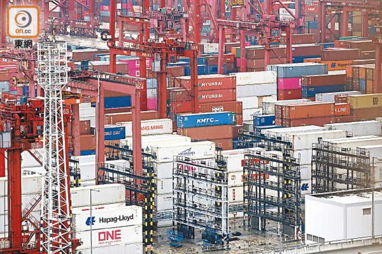 香港作為全球十大貨櫃港之一。