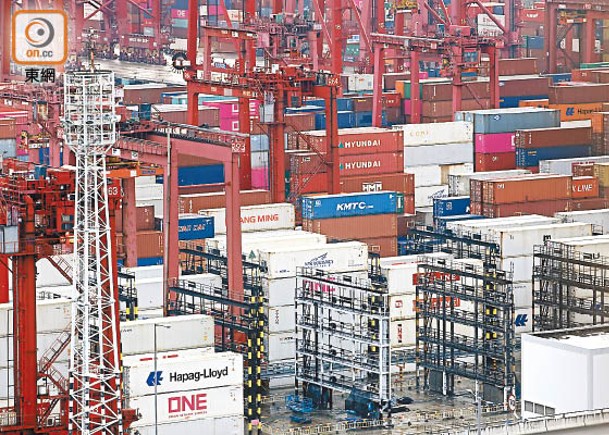 香港作為全球十大貨櫃港之一。