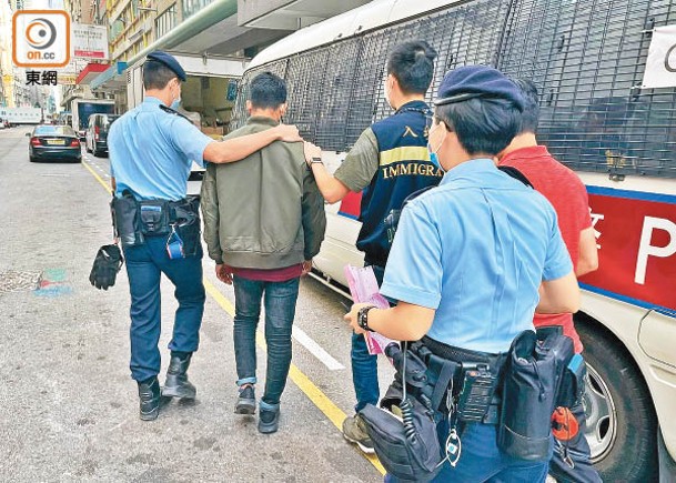 東九龍反黑工拘15人  4男1女為假難民