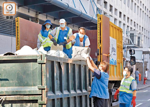 集運式收取廢棄建材  「好好斗」計劃成效待加強