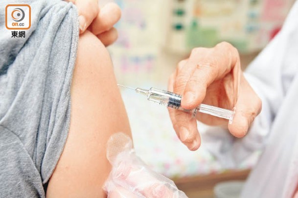 曾祈殷認為接種疫苗已是大勢所趨，政府的做法應是想帶出示範作用。