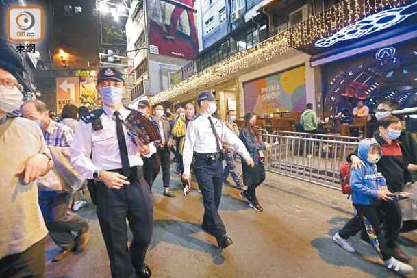 警方昨於蘭桂坊一帶巡邏。