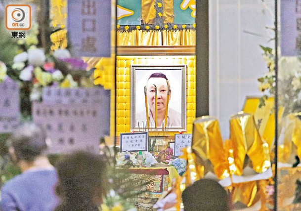 綽號「燒雞」的蕭漢強在紅磡世界殯儀館設靈。