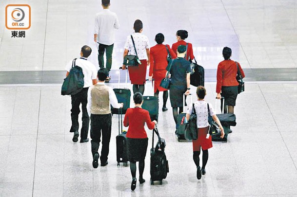 國泰航空有機組人員違規進入社區聚餐播毒。