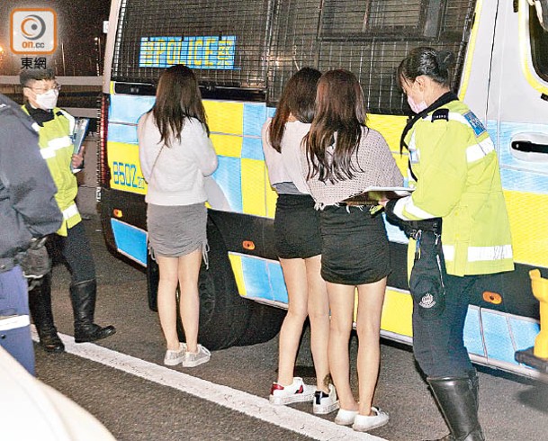 長青隧道：其中3名被捕女子。