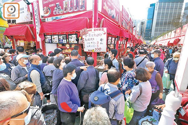 工展會閉幕日，人流絡繹不絕。（李志湧攝）