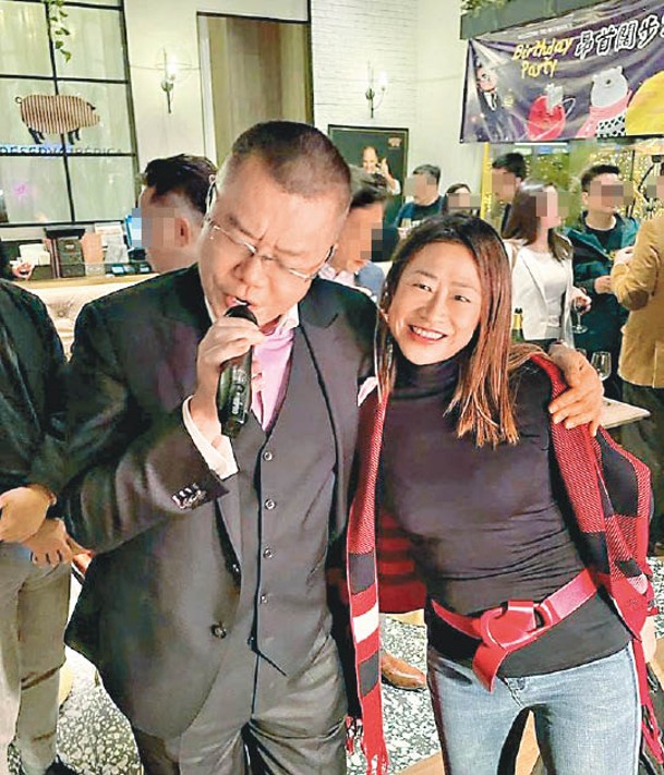 網上流傳洪為民（左）在生日會上除口罩唱歌，右疑為第四界別選委曾鳳珠。
