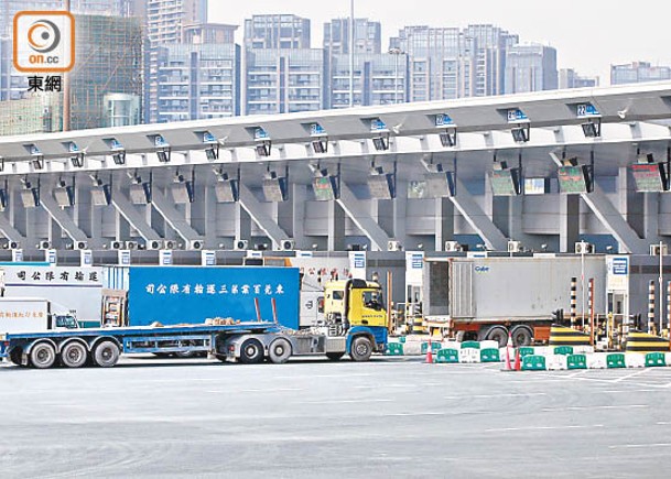 與中港跨境貨車司機有接觸的內地工作人員，須隔天一檢。