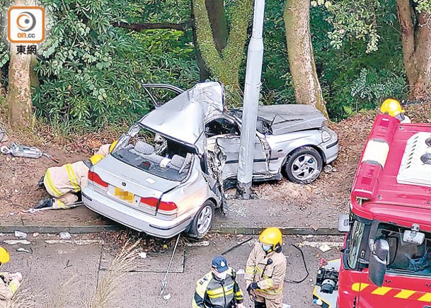 私家車撼燈柱摺曲  司機亡