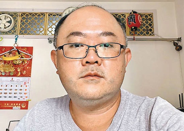 從事金融業的陳先生不滿遭房署拒絕取回電腦，憂慮因而失去工作。