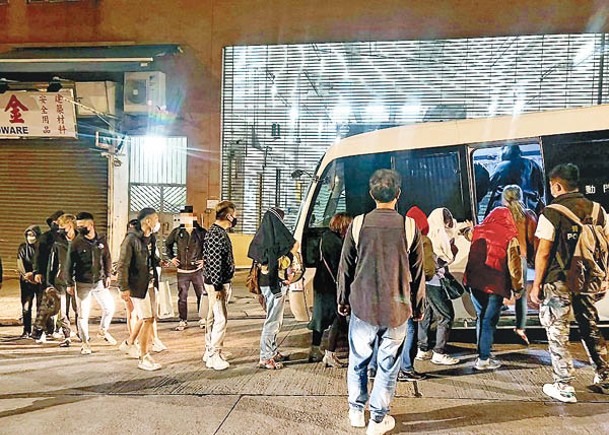 多區冚賭掃黑幫娛場  兩日128男女被捕