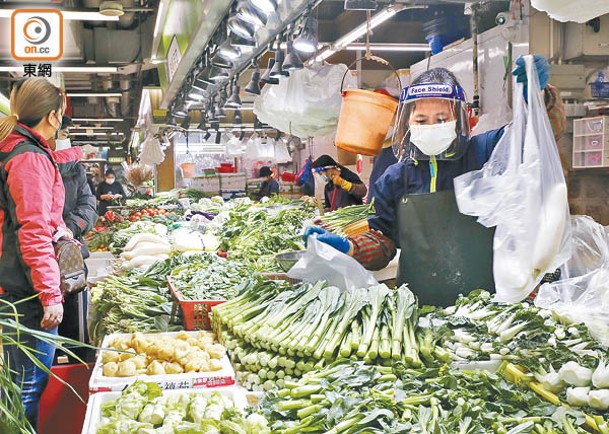 有居民如常到街市買餸。