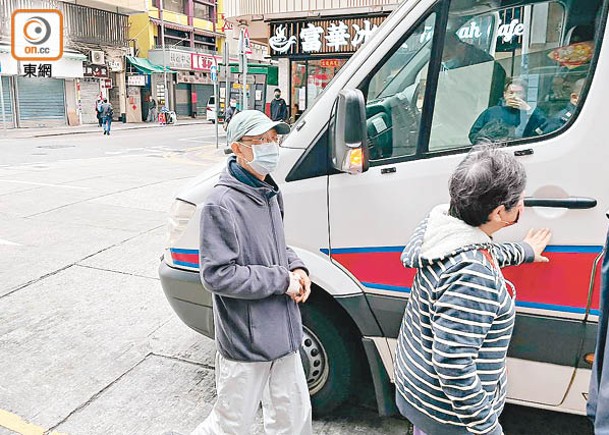 油麻地  南亞幫擸膠棍扑劫六旬漢