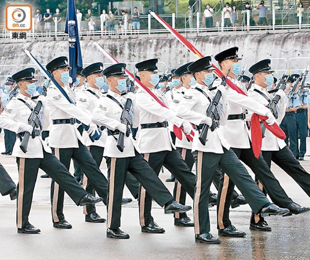 香港警察學院結業會操以中式步操進行。