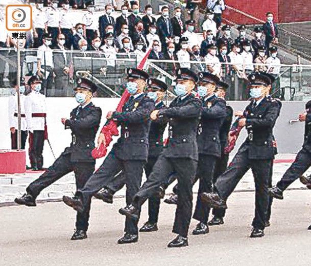 消防處為首個全面使用中式步操的紀律部隊。