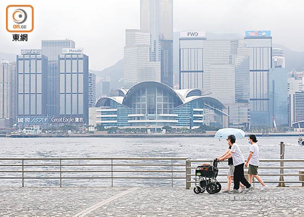 香港經濟環境受疫情打擊，百業嚴重受挫。