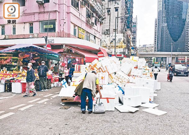本報揭多區淪陷  蔓延私人屋苑  垃圾山亂象未遏  香港蒙羞