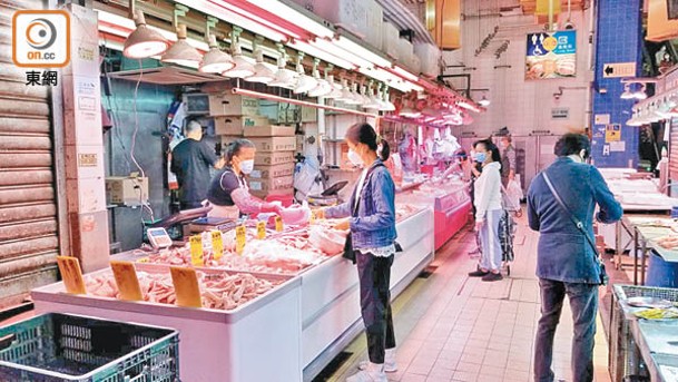 冰鮮肉店人流稍旺，但商戶亦已損失大部分生意。